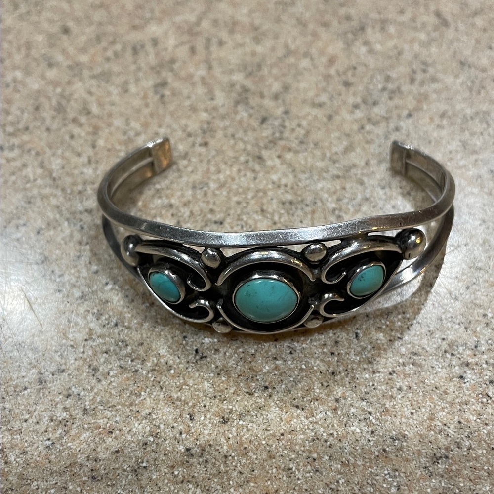 Bracelet for small wrist with Turquoise.